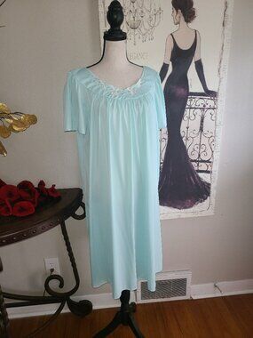 Miss Elaine VTG Nylon Nightgown Sz L Embroidered Neckline Cap Sleeve Blue White